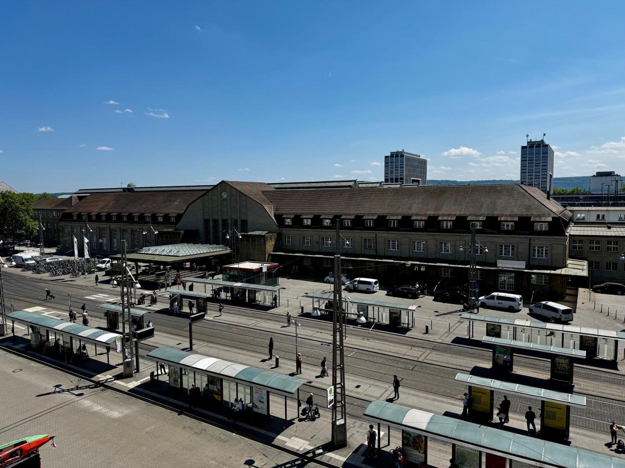#Centralstation #130Qm Hauptbahnhof #Netflix Karlsruhe Buitenkant foto