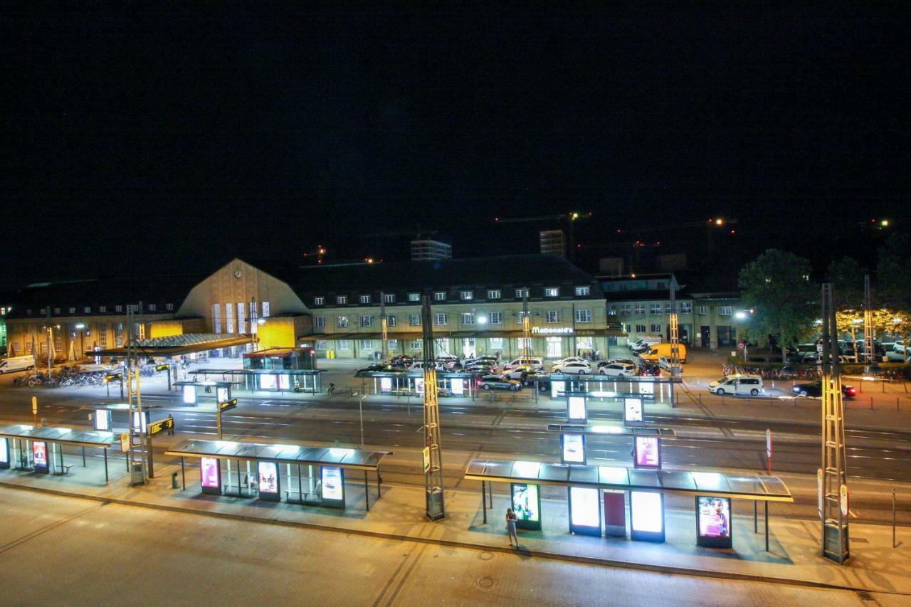 #Centralstation #130Qm Hauptbahnhof #Netflix Karlsruhe Buitenkant foto